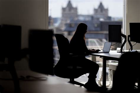 Ending Hot Desking Is Latest Return To Office Tactic Bloomberg