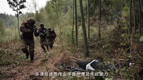 武警江西总队：水陆两栖实战化多课目演练凤凰网视频凤凰网