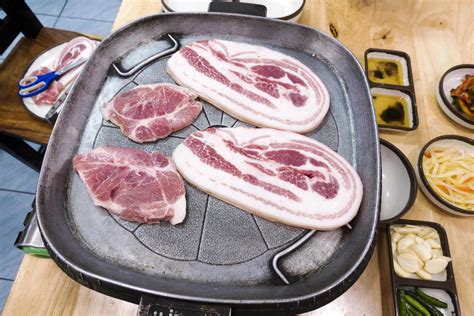 Korean style grill with side dish 8258940 Stock Photo at Vecteezy