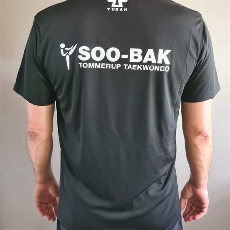 T Shirt MED Eget Navn SOO BAK Tommerup Taekwondo