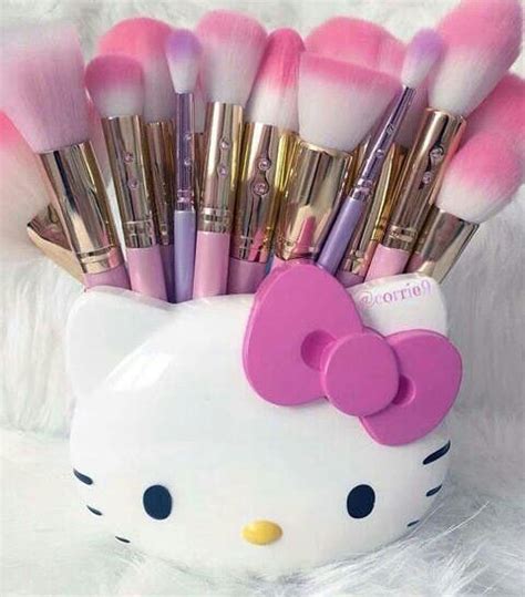 the hello kitty makeup brush holder is filled with brushes