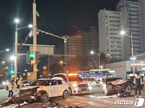 퇴근길 전주 도심서 승용차 2대 정면 충돌4명 다쳐 네이트 뉴스