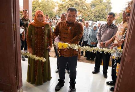 Pj Bupati Aceh Besar Resmikan Rumoh Produksi Batik Malaka Dan Serahkan