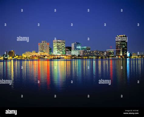 Norfolk virginia skyline hi-res stock photography and images - Alamy