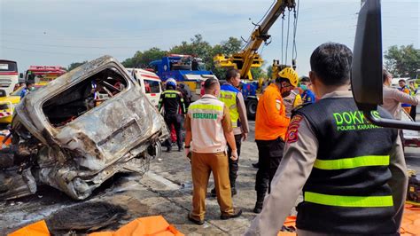 Update Kecelakaan Maut Tol Jakarta Cikampek Km Polisi Evakuasi