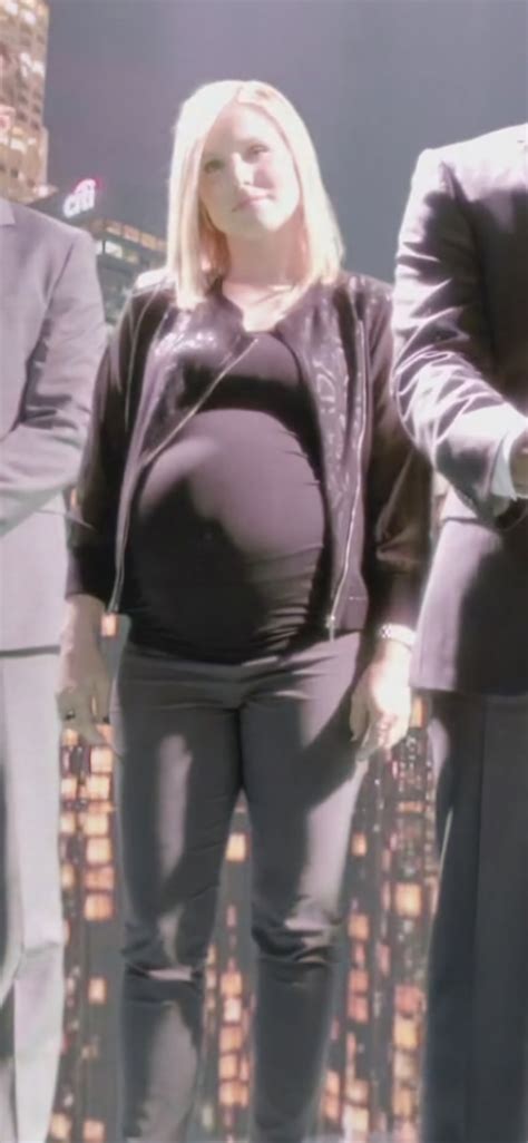 Heavily Pregnant Kristen Bell 18 By Jerry999999 On Deviantart