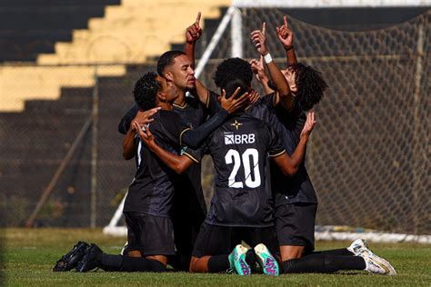 Em jogo de viradas Samambaia vence Brasiliense pelo Candangão Sub 20