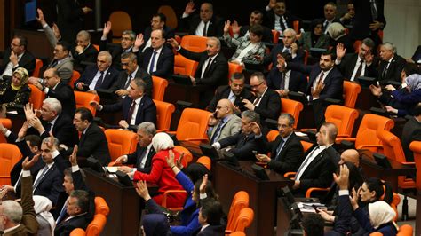 Turkse Parlement Stemt In Met Toetreding Van Zweden Tot De Navo Vrt