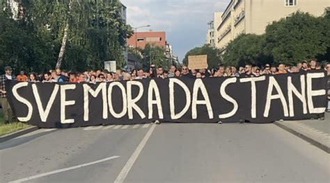 Protest Srbija Protiv Nasilja Mirna Etnja Uz Mnogo Buke Na Ulicama