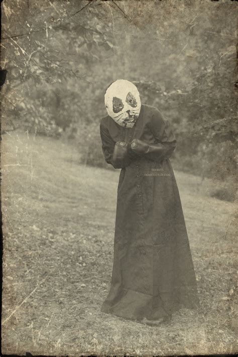 Photographer And Her Sister Recreate Creepy Vintage Halloween Masks (27 Pics) | DeMilked