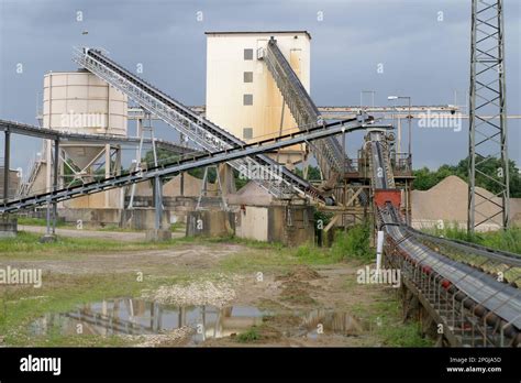 Conveyor Belt In A Gravel Plant Stock Photo Alamy