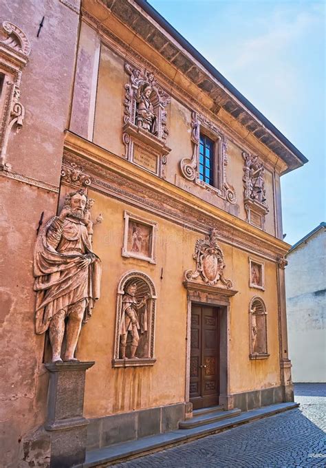 La Fachada Esculpida De Santa Maria Assunta Iglesia Locarno Suiza Foto