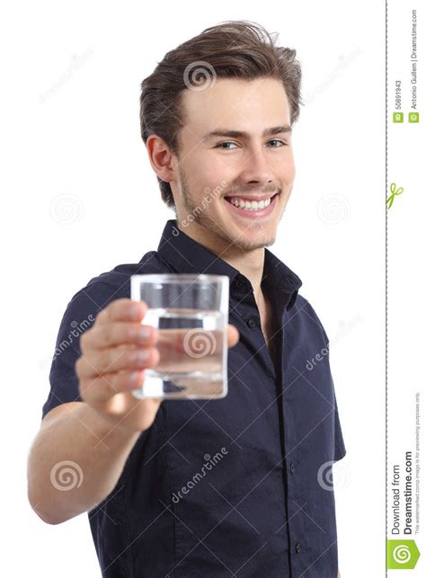 Hombre Feliz Que Sostiene Un Vidrio Con El Agua Dulce Imagen De Archivo