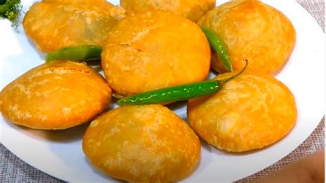 हरी चटनी के साथ पनीर की गरमागरम कचौड़ियां आसानी से यूं करें तैयार Paneer Kachori Recipe