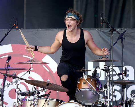 ashton irwin net worth 2021