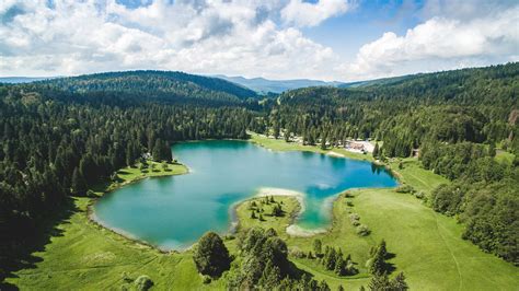 Découverte du lac de Genin dans le Haut Bugey Montagnes du Jura