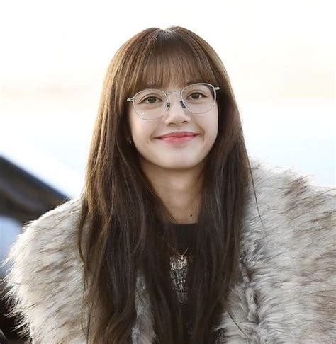Pelo Cafe Full Bangs Blackpink Lisa Hot Long Hair Styles Quick Beauty Beautiful Maroon Hair