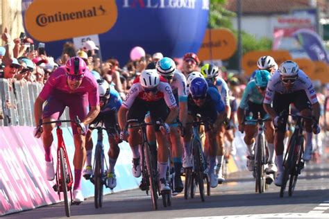 Hugo Hofstetter Takes Fifth In Giro D Italia Stage 13 Sprint Israel