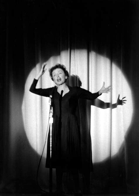 Photo Edith Piaf Sur Scène à Paris Le 15 Mai 1959 Purepeople