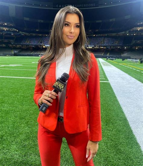 Aileen Hnatiuk 'putting the hot in hot pink' with stunning outfit as NFL reporter meets a ...