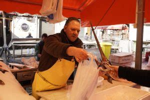 Il mercatino delle pulci a Catania tra antichità e sapori quando e