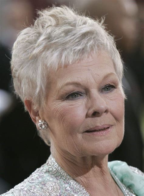 James Bond Actrice Judi Dench Wordt Blind Kort Dun Haar Kort Grijs