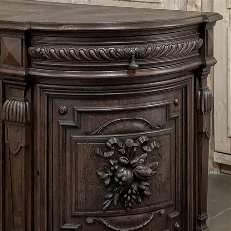 Th Century French Renaissance Hunt Buffet