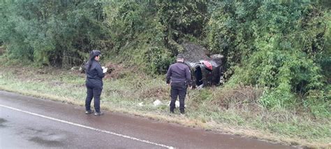 Mujer trasladada al Hospital de Oberá tras volcar su auto