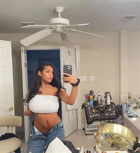 Crop Top Nudes Busty Hide NUDE PICS ORG