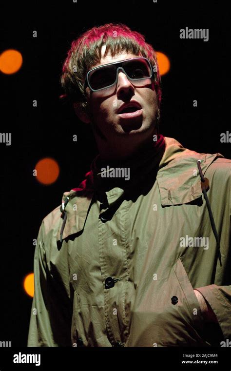 Oasis Liam Gallagher 2001 Hi Res Stock Photography And Images Alamy