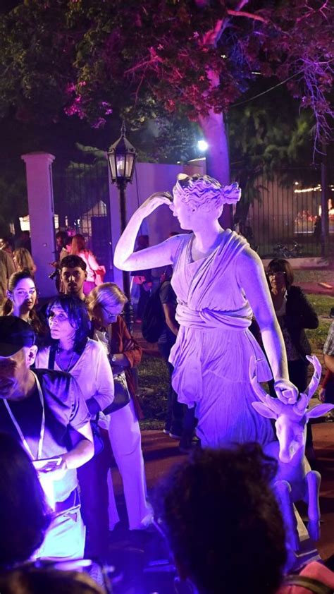 Estatuas Bajo Las Estrellas La Ciudad Mostr C Mo Se Restauran Las