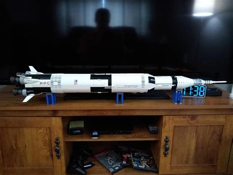 Just fInished my Saturn V rocket after ~5hrs. ~2k pieces and ~40in tall ...