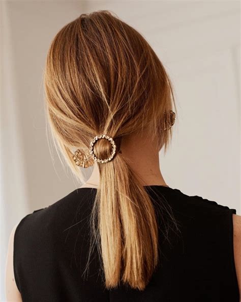 Cette Barrette Cheveux Ronde Va Donner Du Style Votre Coiffure