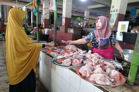 Disdag Harga Kebutuhan Pokok Di Mataram Turun Pada H Lebaran Feeds