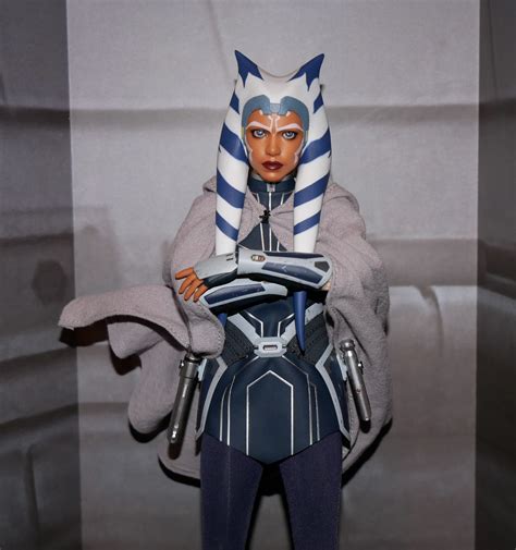 Hot Toys TMS The Clone Wars Ahsoka Tano Collectible Figure Page Collector