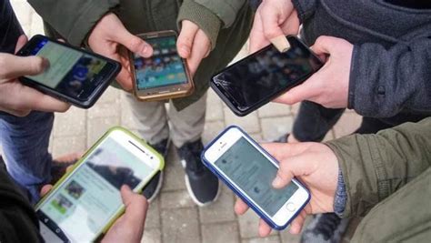 Filmano Compagno Di Classe Minorenne E Diffondono Video Hot 5 Denunciati