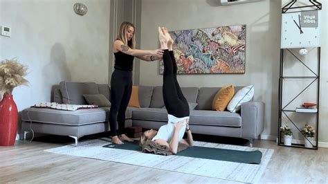 Posizione Della Candela Salamba Sarvangasana Lezione Di Yoga Online