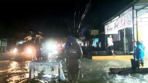 Hujan Sejak Rabu Siang Jalan Arif Rahman Hakim Terendam Banjir