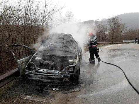 Someșeanul ro Mașină în flăcări pe Meseș Autoturismul s a făcut scrum