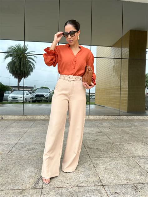 Calça pantalona nude em Looks elegantes Calça bege feminina Camisa laranja