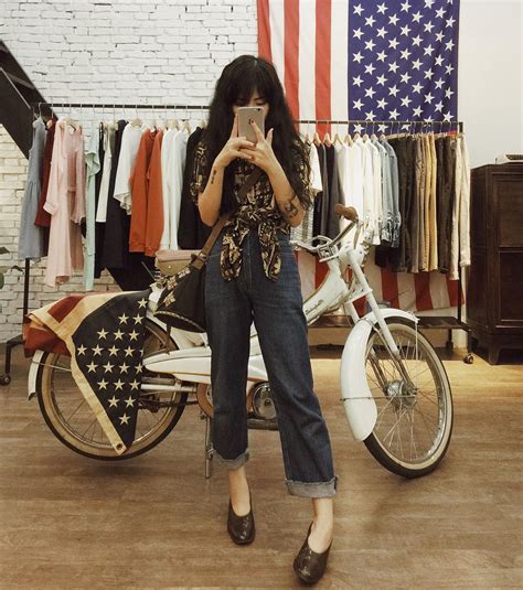 Louis Hà nàng hot girl mi nhon chỉ diện crop top và quần cạp cao mà vẫn đẹp quên sầu