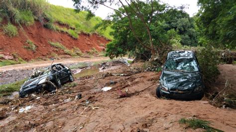 M E E Filha Morrem Ap S Carro Ser Arrastado Por Enxurrada Em Bauru