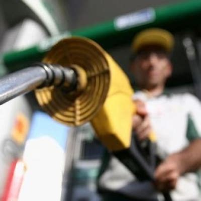 Gasolina cai em 17 Estados e no DF preço recua 0 17 na média