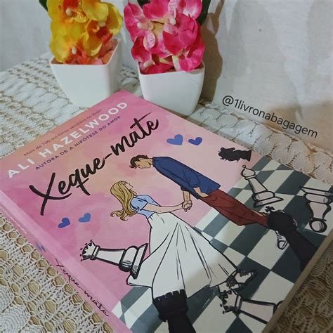 Livro Xeque Mate - Resenha do livro "Xeque-mate" da autora Ali Hazelwood Um Livro na bagagem