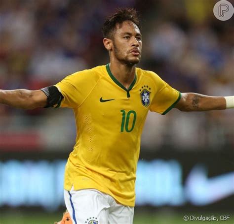 Fora do prêmio Bola de Ouro Neymar atinge marca de 230 gols como