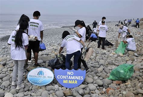 Voluntarios recogieron más de 2 toneladas de desechos en playa de Costa