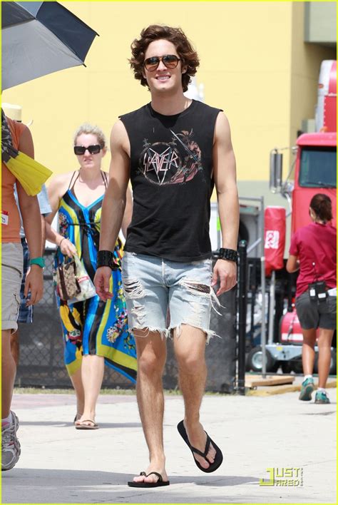 Diego Boneta And Julianne Hough Rock Of Ages Rollerbladers Photo 418795 Photo Gallery