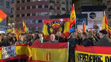 ¿por Qué Cortan El Escudo De La Bandera De España Manifestantes Contra