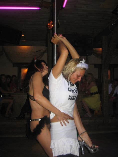 The Amazing Strip Show 3A2D05E Porn Pic