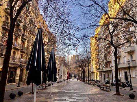 Avinguda Gaudí a primerísima hora de la mañana Uno de los mejores